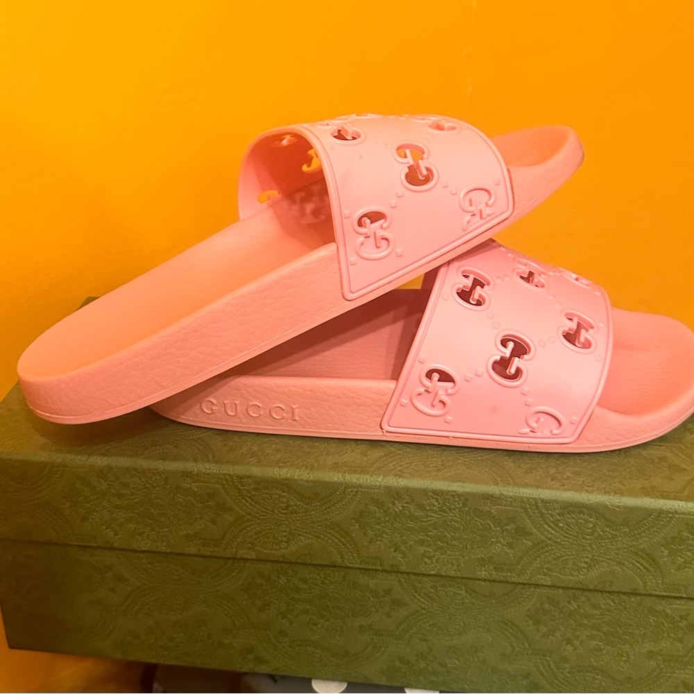 Women’s Gucci slides